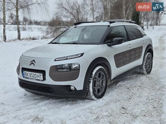 Белый Ситроен C4 Кактус, объемом двигателя 1.6 л и пробегом 219 тыс. км за 9200 $, фото 1 на Automoto.ua