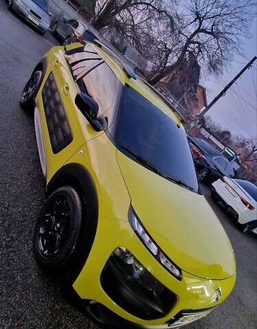 Желтый Ситроен C4 Кактус, объемом двигателя 1.56 л и пробегом 57 тыс. км за 14000 $, фото 1 на Automoto.ua