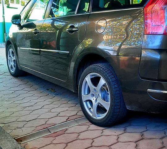 Ситроен Ц4 Гранд Пикассо 2011 в Умани на Automoto.ua Коричневый Ситроен Ц4 Гранд Пикассо, объемом двигателя 1.6 л и пробегом 233 тыс. км за 7500 $, фото 1 на Automoto.ua