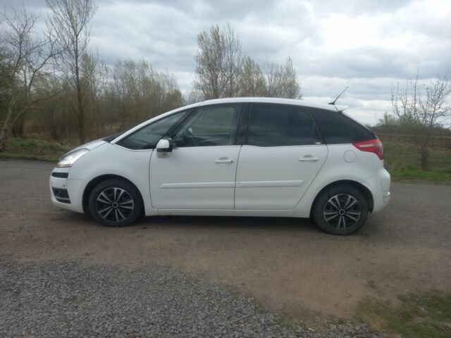 Ситроен С4 Пикассо 2008 в Чопе на Automoto.ua Белый Ситроен С4 Пикассо, объемом двигателя 2 л и пробегом 260 тыс. км за 6500 $, фото 1 на Automoto.ua