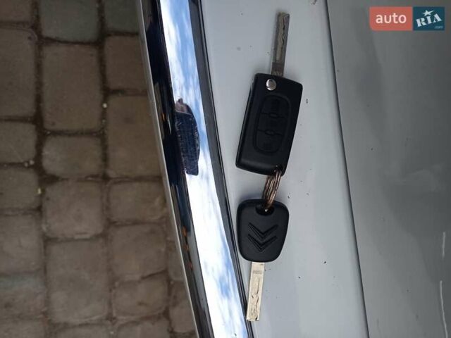 Белый Ситроен С4 Пикассо, объемом двигателя 2 л и пробегом 320 тыс. км за 5500 $, фото 1 на Automoto.ua