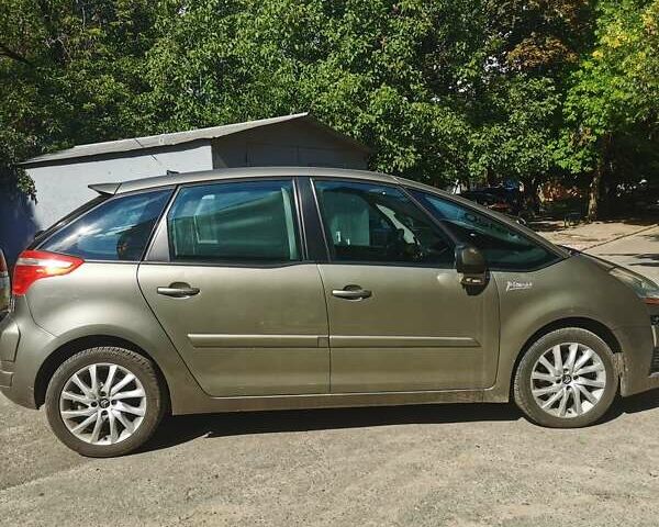 Ситроен С4 Пикассо 2008 в Белой Церкве на Automoto.ua Коричневый Ситроен С4 Пикассо, объемом двигателя 2 л и пробегом 210 тыс. км за 6500 $, фото 1 на Automoto.ua