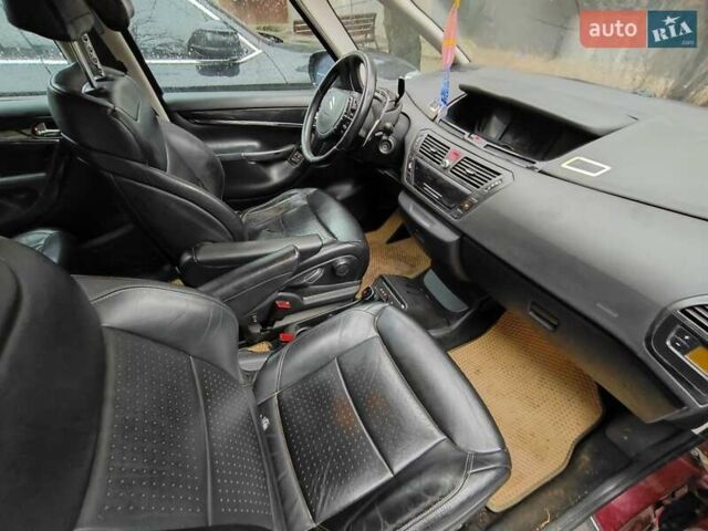 Червоний Сітроен С4 Пікассо, об'ємом двигуна 2 л та пробігом 300 тис. км за 4500 $, фото 1 на Automoto.ua