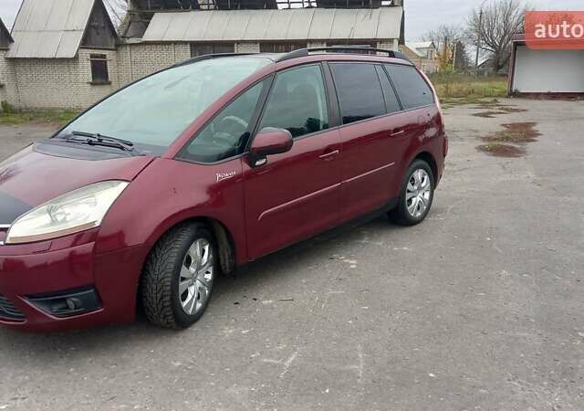 Красный Ситроен С4 Пикассо, объемом двигателя 2 л и пробегом 250 тыс. км за 5000 $, фото 1 на Automoto.ua