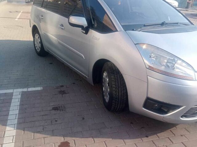 Серый Ситроен С4 Пикассо, объемом двигателя 1.6 л и пробегом 310 тыс. км за 5600 $, фото 1 на Automoto.ua