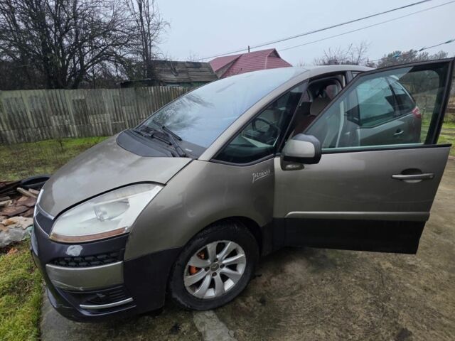 Серый Ситроен С4 Пикассо, объемом двигателя 2 л и пробегом 380 тыс. км за 3000 $, фото 1 на Automoto.ua