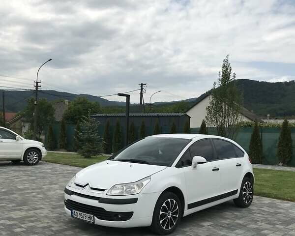 Белый Ситроен С4, объемом двигателя 1.59 л и пробегом 130 тыс. км за 4300 $, фото 1 на Automoto.ua