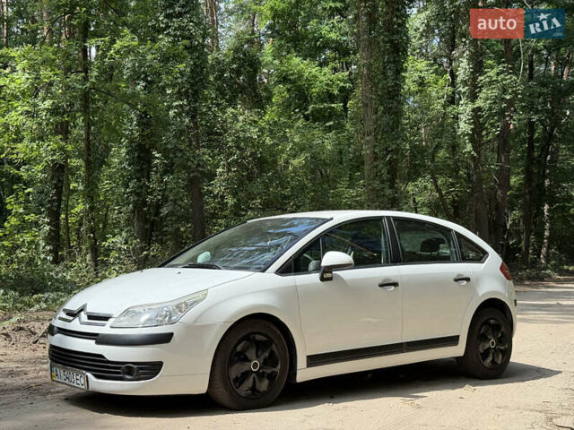 Белый Ситроен С4, объемом двигателя 1.59 л и пробегом 153 тыс. км за 4490 $, фото 1 на Automoto.ua