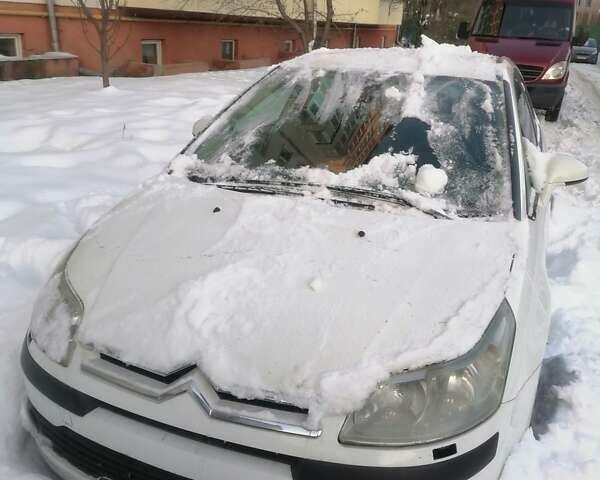 Белый Ситроен С4, объемом двигателя 1.59 л и пробегом 277 тыс. км за 3000 $, фото 1 на Automoto.ua
