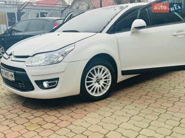 Белый Ситроен С4, объемом двигателя 1.56 л и пробегом 302 тыс. км за 5200 $, фото 1 на Automoto.ua