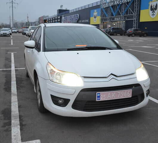 Белый Ситроен С4, объемом двигателя 1.4 л и пробегом 188 тыс. км за 6500 $, фото 1 на Automoto.ua