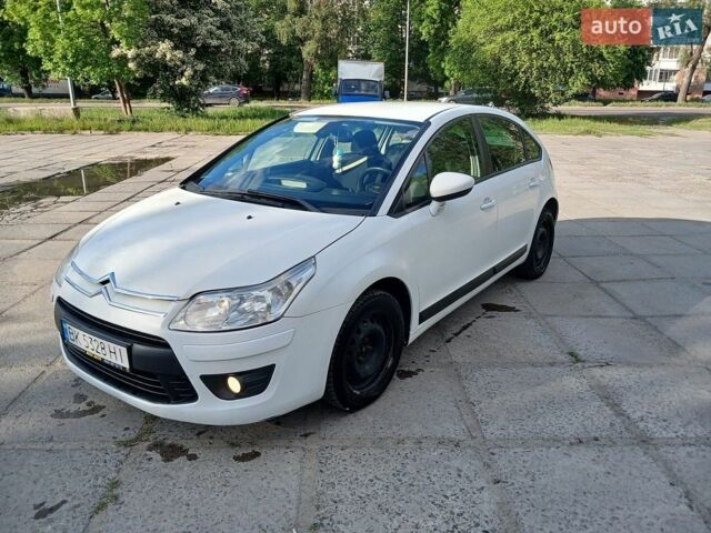 Белый Ситроен С4, объемом двигателя 1.6 л и пробегом 264 тыс. км за 4500 $, фото 1 на Automoto.ua