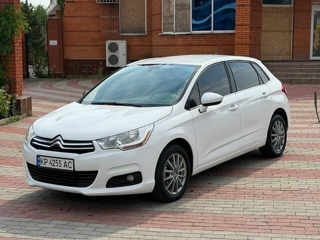 Белый Ситроен С4, объемом двигателя 1.6 л и пробегом 178 тыс. км за 4999 $, фото 1 на Automoto.ua
