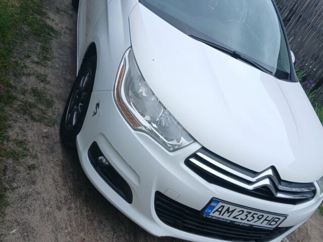 Белый Ситроен С4, объемом двигателя 1.6 л и пробегом 383 тыс. км за 5900 $, фото 1 на Automoto.ua