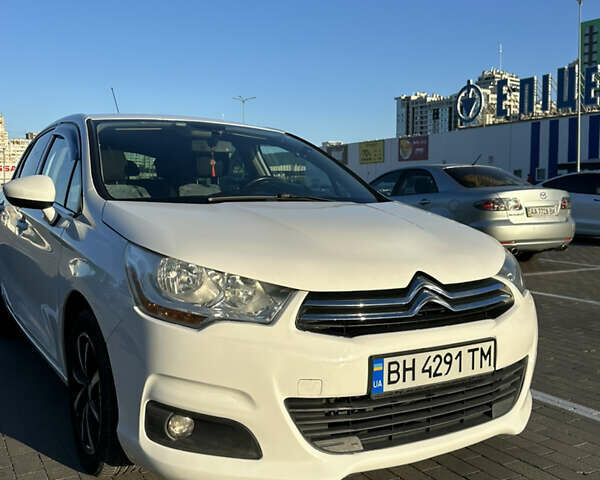 Белый Ситроен С4, объемом двигателя 1.6 л и пробегом 140 тыс. км за 6500 $, фото 1 на Automoto.ua