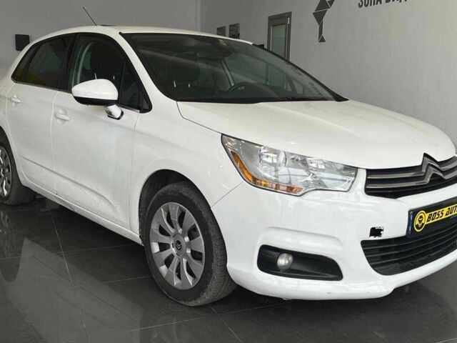 Белый Ситроен С4, объемом двигателя 1.6 л и пробегом 326 тыс. км за 6400 $, фото 1 на Automoto.ua