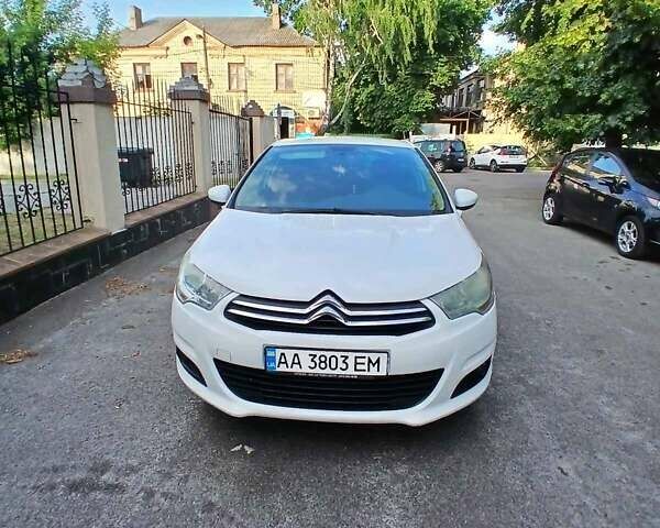 Белый Ситроен С4, объемом двигателя 1.6 л и пробегом 245 тыс. км за 7300 $, фото 1 на Automoto.ua