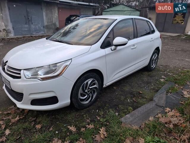 Белый Ситроен С4, объемом двигателя 1.6 л и пробегом 241 тыс. км за 5200 $, фото 1 на Automoto.ua