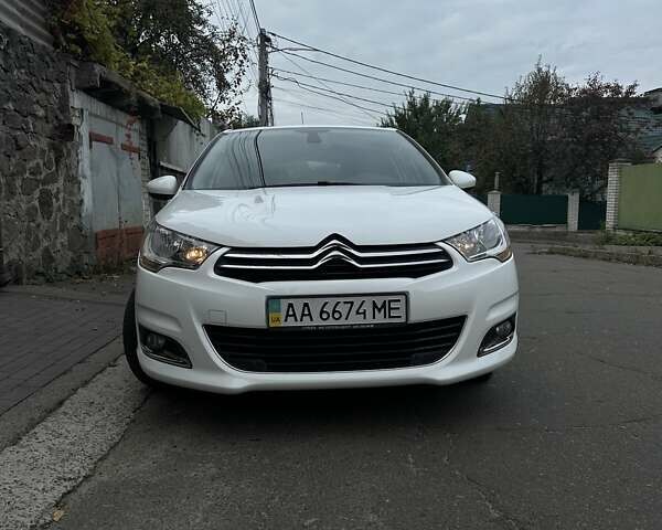 Белый Ситроен С4, объемом двигателя 1.6 л и пробегом 109 тыс. км за 8500 $, фото 1 на Automoto.ua