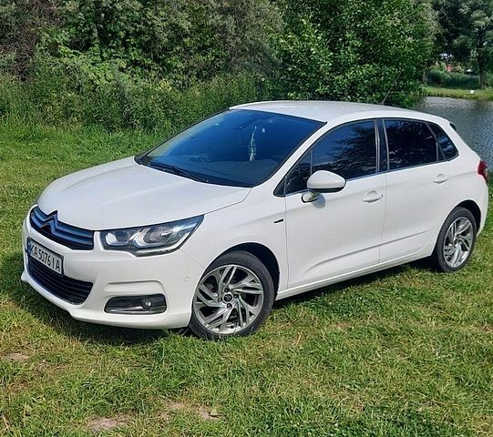 Білий Сітроен С4, об'ємом двигуна 1.6 л та пробігом 219 тис. км за 7000 $, фото 1 на Automoto.ua