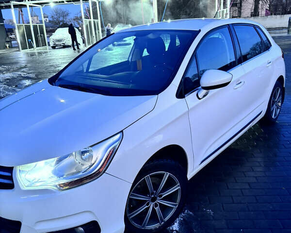 Белый Ситроен С4, объемом двигателя 1.56 л и пробегом 190 тыс. км за 8000 $, фото 1 на Automoto.ua