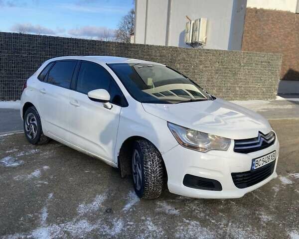 Белый Ситроен С4, объемом двигателя 1.6 л и пробегом 243 тыс. км за 4950 $, фото 1 на Automoto.ua