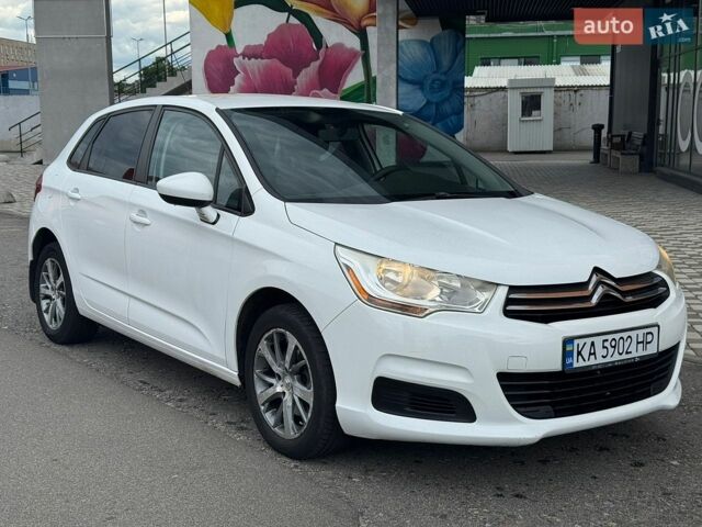 Белый Ситроен С4, объемом двигателя 1.6 л и пробегом 173 тыс. км за 5400 $, фото 1 на Automoto.ua