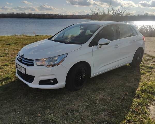 Белый Ситроен С4, объемом двигателя 1.6 л и пробегом 205 тыс. км за 6500 $, фото 1 на Automoto.ua