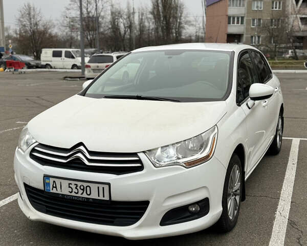 Белый Ситроен С4, объемом двигателя 1.56 л и пробегом 185 тыс. км за 8800 $, фото 1 на Automoto.ua