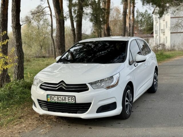 Белый Ситроен С4, объемом двигателя 1.6 л и пробегом 200 тыс. км за 4999 $, фото 1 на Automoto.ua