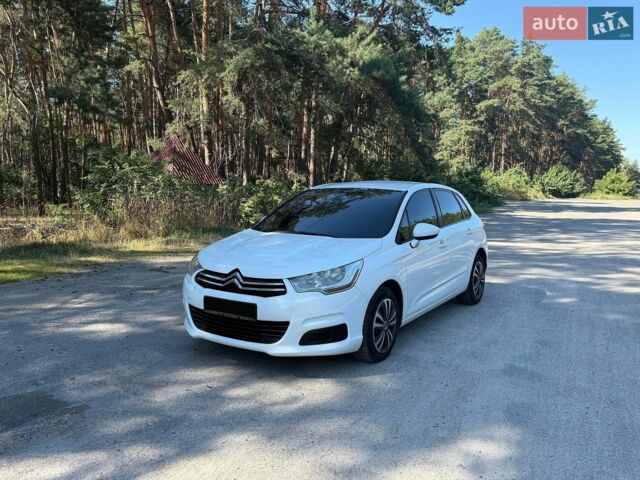 Белый Ситроен С4, объемом двигателя 1.6 л и пробегом 560 тыс. км за 5200 $, фото 1 на Automoto.ua