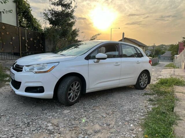 Белый Ситроен С4, объемом двигателя 1.6 л и пробегом 200 тыс. км за 8500 $, фото 1 на Automoto.ua