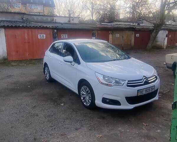 Белый Ситроен С4, объемом двигателя 1.59 л и пробегом 127 тыс. км за 7800 $, фото 1 на Automoto.ua