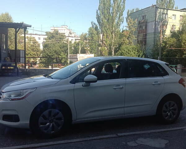 Белый Ситроен С4, объемом двигателя 1.56 л и пробегом 275 тыс. км за 6800 $, фото 1 на Automoto.ua