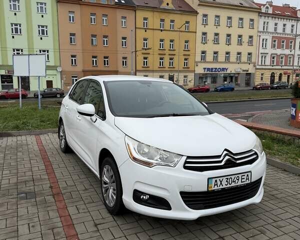 Белый Ситроен С4, объемом двигателя 1.59 л и пробегом 120 тыс. км за 7500 $, фото 1 на Automoto.ua