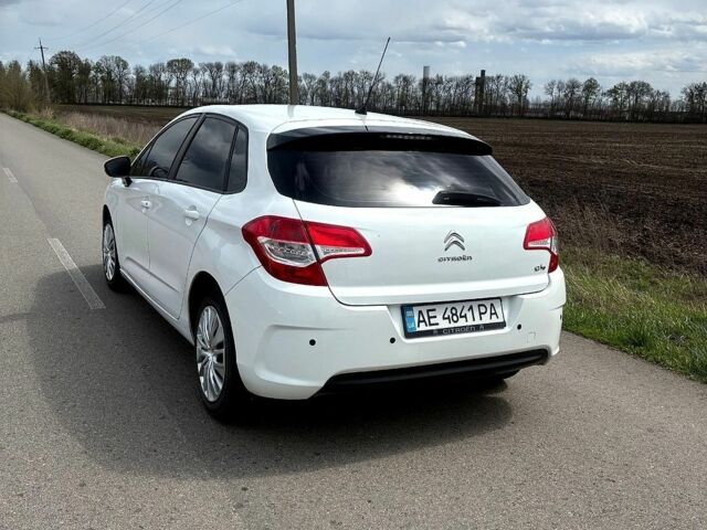 Белый Ситроен С4, объемом двигателя 1.56 л и пробегом 188 тыс. км за 7500 $, фото 1 на Automoto.ua