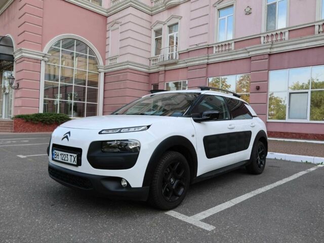 Белый Ситроен С4, объемом двигателя 1.2 л и пробегом 120 тыс. км за 8900 $, фото 1 на Automoto.ua
