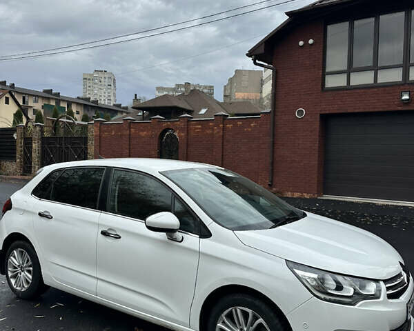 Білий Сітроен С4, об'ємом двигуна 1.2 л та пробігом 62 тис. км за 11000 $, фото 1 на Automoto.ua