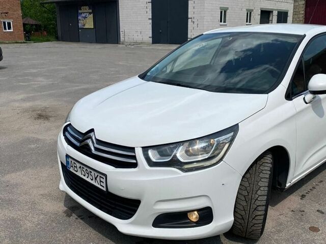 Белый Ситроен С4, объемом двигателя 1.6 л и пробегом 400 тыс. км за 7200 $, фото 1 на Automoto.ua