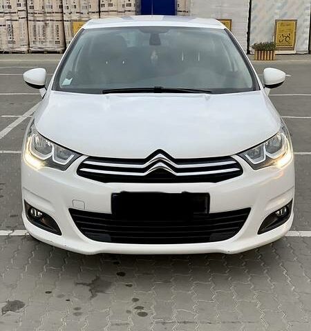 Белый Ситроен С4, объемом двигателя 1.6 л и пробегом 107 тыс. км за 9999 $, фото 1 на Automoto.ua