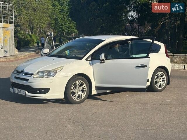 Белый Ситроен С4, объемом двигателя 1.6 л и пробегом 224 тыс. км за 3900 $, фото 1 на Automoto.ua