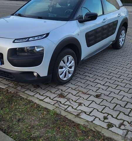 Белый Ситроен С4, объемом двигателя 1.6 л и пробегом 218 тыс. км за 9800 $, фото 1 на Automoto.ua