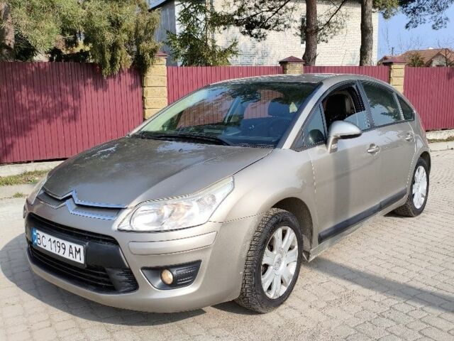 Бежевый Ситроен С4, объемом двигателя 1.6 л и пробегом 150 тыс. км за 4500 $, фото 1 на Automoto.ua