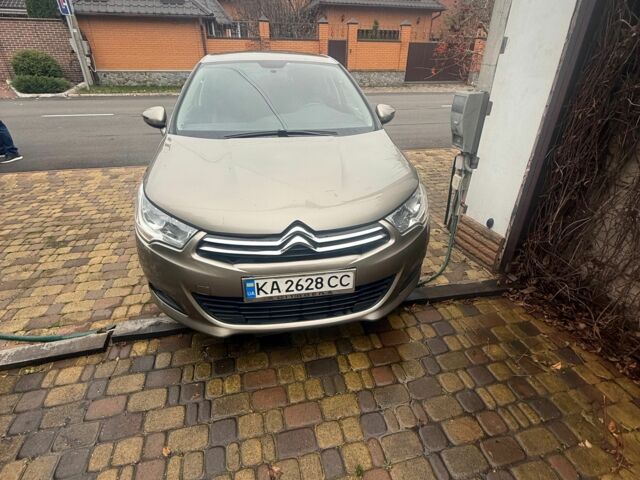 Бежевый Ситроен С4, объемом двигателя 1.6 л и пробегом 212 тыс. км за 8500 $, фото 1 на Automoto.ua