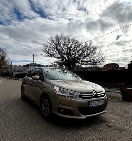 Бежевый Ситроен С4, объемом двигателя 1.59 л и пробегом 184 тыс. км за 7500 $, фото 1 на Automoto.ua