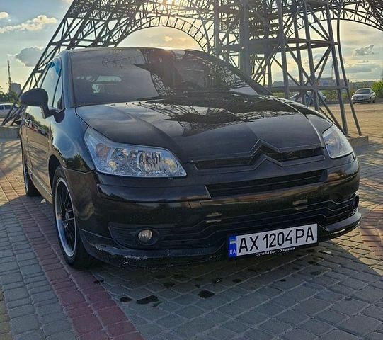 Черный Ситроен С4, объемом двигателя 2 л и пробегом 279 тыс. км за 4500 $, фото 1 на Automoto.ua