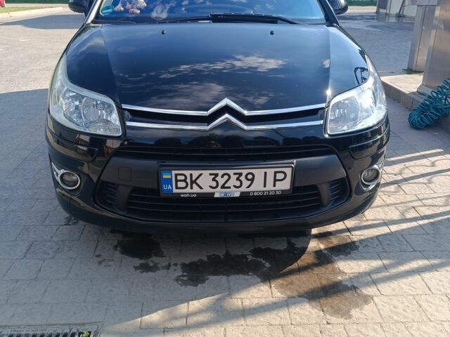 Черный Ситроен С4, объемом двигателя 1.6 л и пробегом 176 тыс. км за 3800 $, фото 1 на Automoto.ua