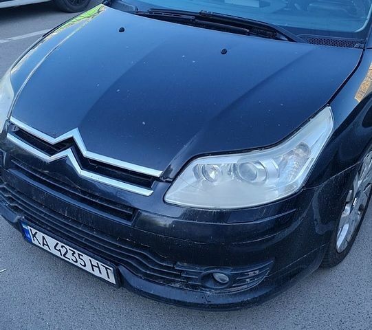 Черный Ситроен С4, объемом двигателя 1.6 л и пробегом 310 тыс. км за 4000 $, фото 1 на Automoto.ua