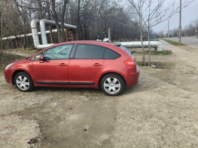 Красный Ситроен С4, объемом двигателя 2 л и пробегом 230 тыс. км за 4500 $, фото 1 на Automoto.ua