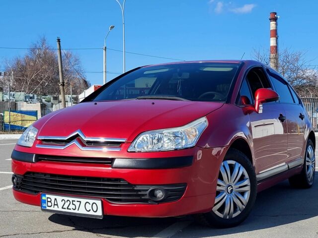 Красный Ситроен С4, объемом двигателя 1.6 л и пробегом 190 тыс. км за 4500 $, фото 1 на Automoto.ua
